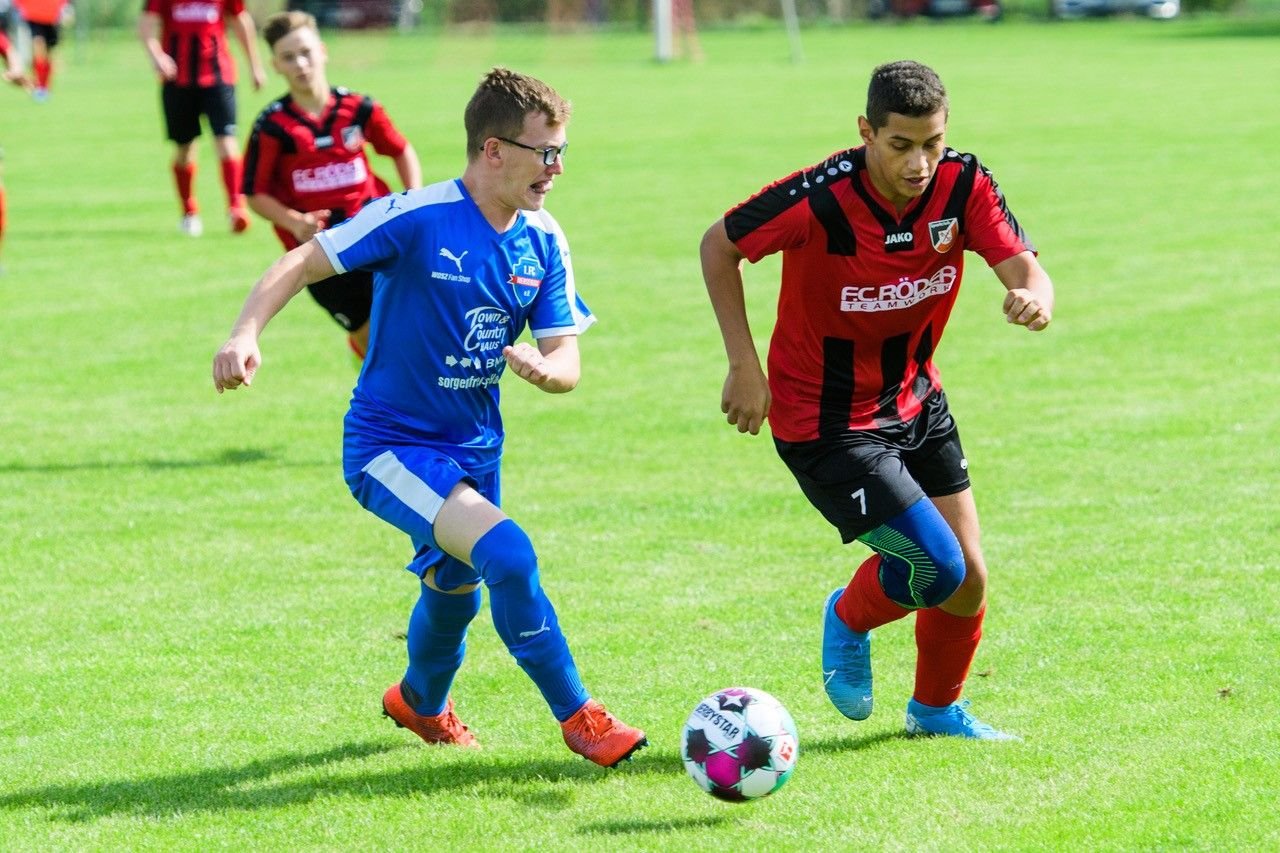 Die B-Junioren-Kicker des SC Naumburg - hier Jose Simon Duarte Lemos (r.) - sind zurzeit Tabellendritter in ihrer Landesliga-Staffel.