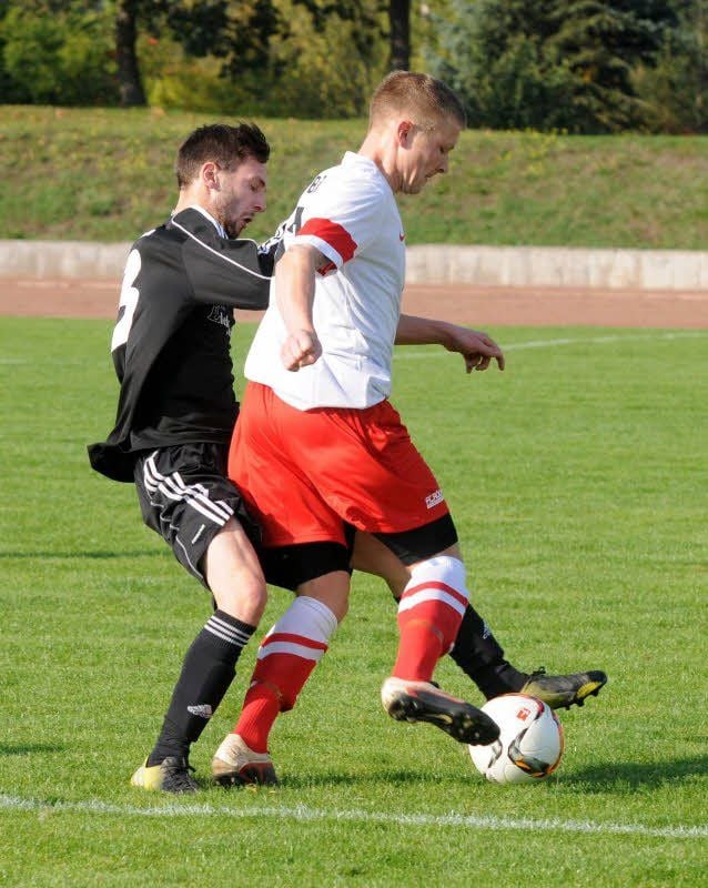 NBC-Torschütze Patrick Hauer (r.) im Zweikampf mit Lucas Hoffmann.