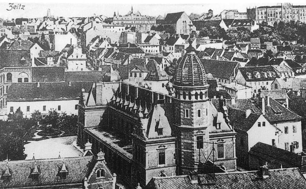 Hier geht der Blick vom Torhaus Moritzburg auf das Hauptpostamt in der Domherrenstraße. Die circa 100 Jahre alte Aufnahme aus dem Stadtarchiv befindet sich seit vielen Jahren im MZ-Heimatgeschichte-Archiv.