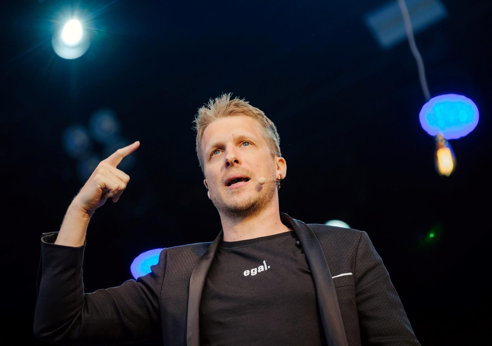 Nach einer deftigen Kritik von Oliver Pocher (42) an einer Party in Corona-Zeiten will die von ihm attackierte Instagrammerin den Moderator verklagen.