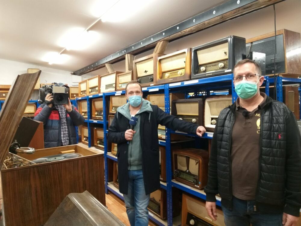 Das MDR-Team mit Torsten Winger (re.) im Museumshof Chörau
