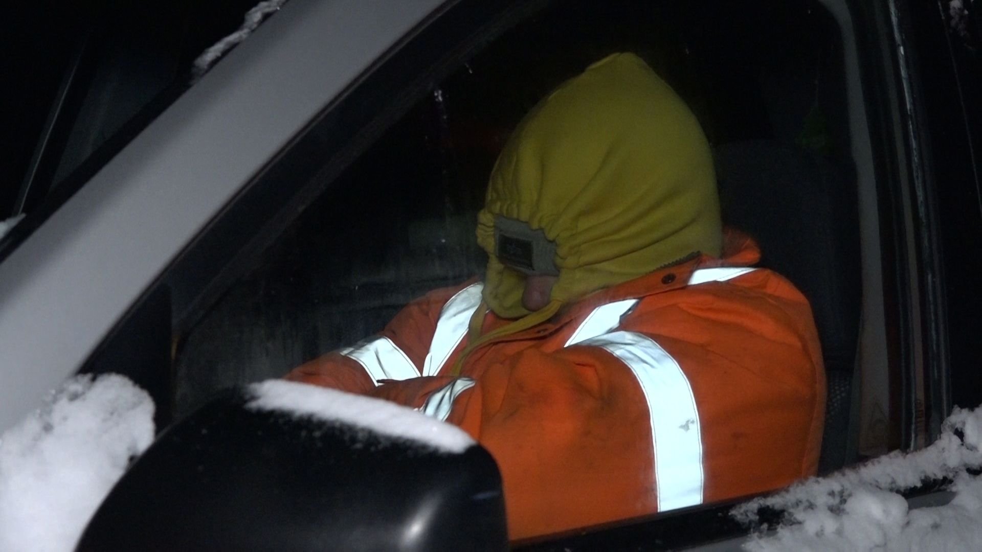 Bielefeld: Ein Fahrer schläft in seinem Wagen auf der Autobahn A2 bei Bielefeld.