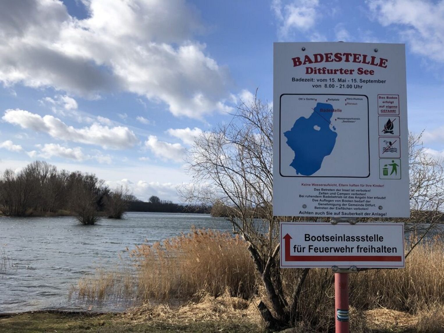 Blick auf den Ditfurter See, der seit 2018 ein offizielles Badegewässer ist.