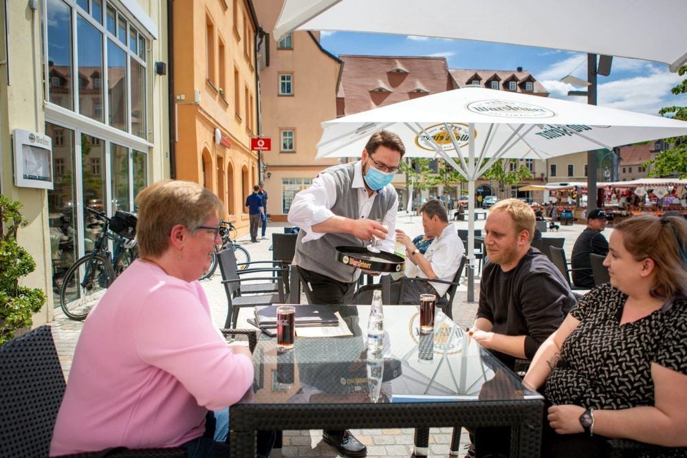 Viele Weißenfelser hoffen mit den Impfungen wieder ein Stück Normalität zu finden - so wie im vergangenem Sommer. Zum Beispiel Essen gehen im Restaurants Akropolis.