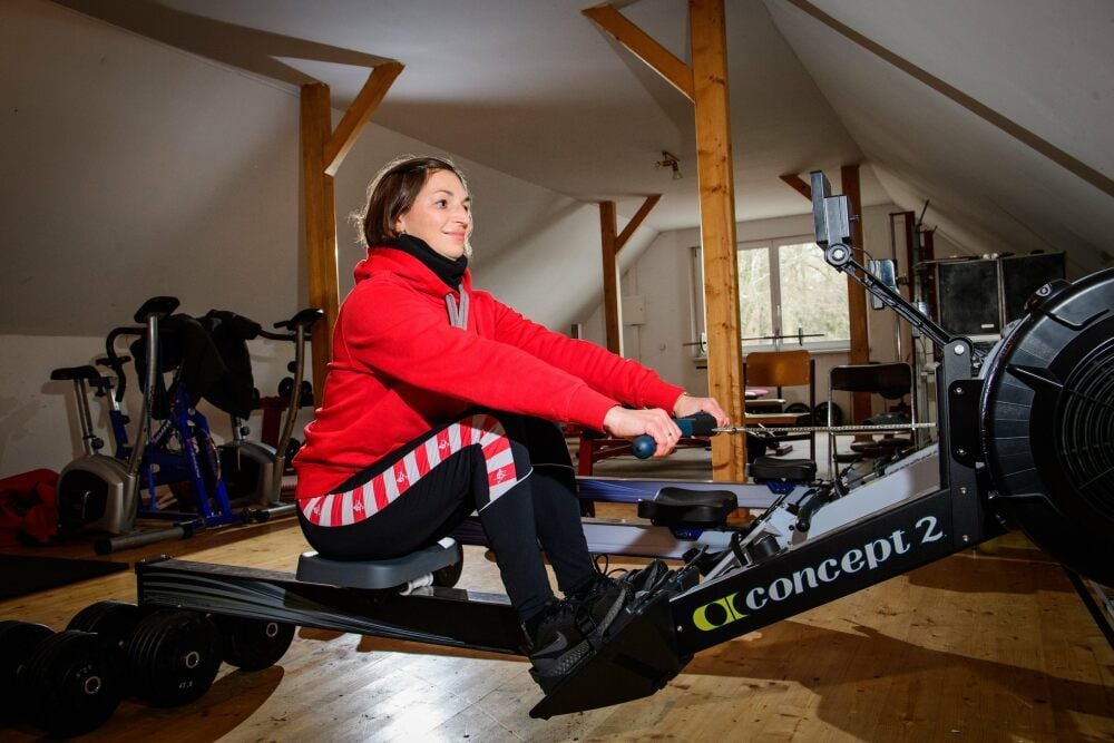 Im Winter geht es zum Training in den Kraftraum auf das Ruderergometer.