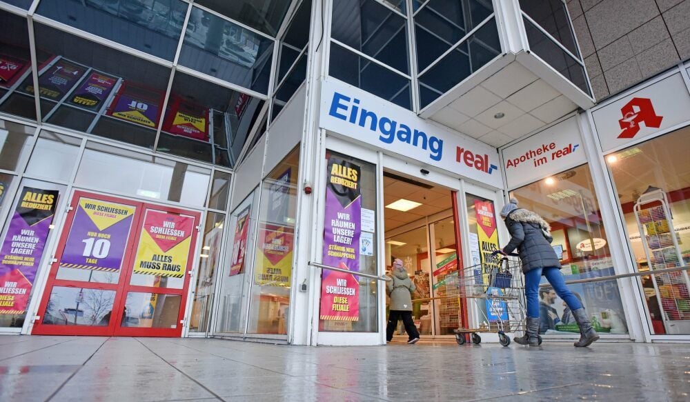 Bereits von außen ist zu sehen: Der Real wird bald schließen.