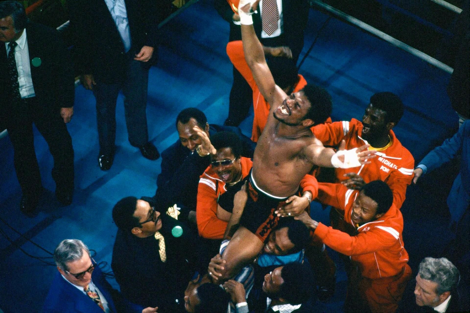Leon Spinks nach seinem Sieg über Muhammad Ali in Jahr 1978.