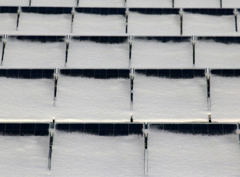 Schneebedeckte Solarmoduelle liefern keinen Strom.