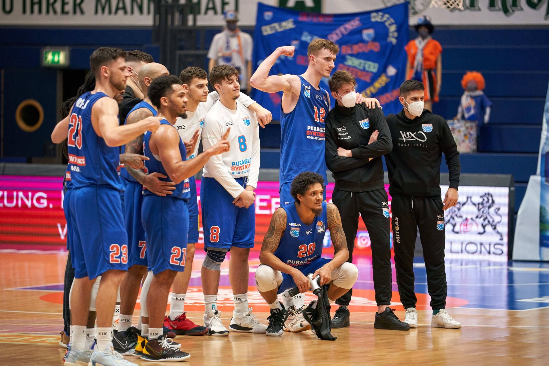 Die MBC-Spieler nach ihrem 85:73-Heimsieg