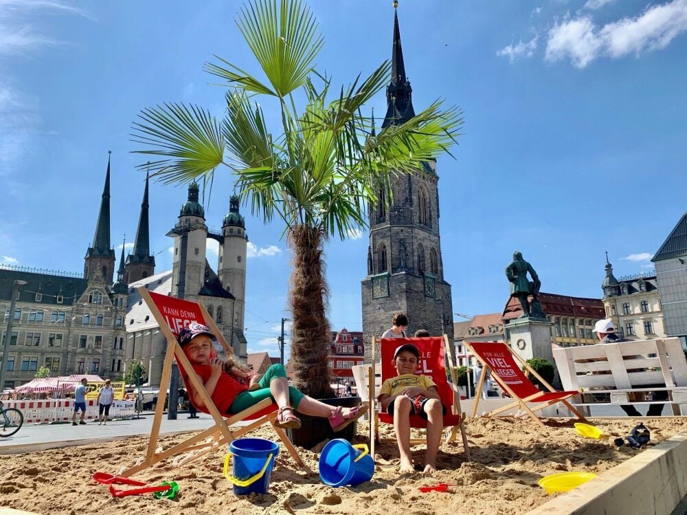 Die Liegestühle auf dem Marktplatz waren 2020 beliebt.