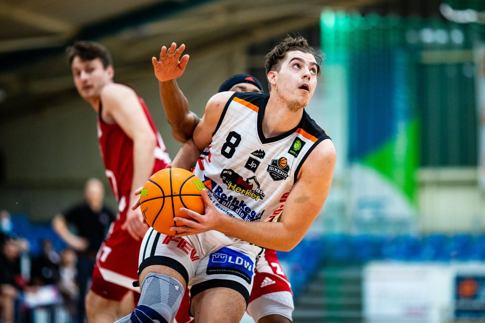 MBC-Talent Nemanja Nadjfeji im Trikot der BSW Sixers.