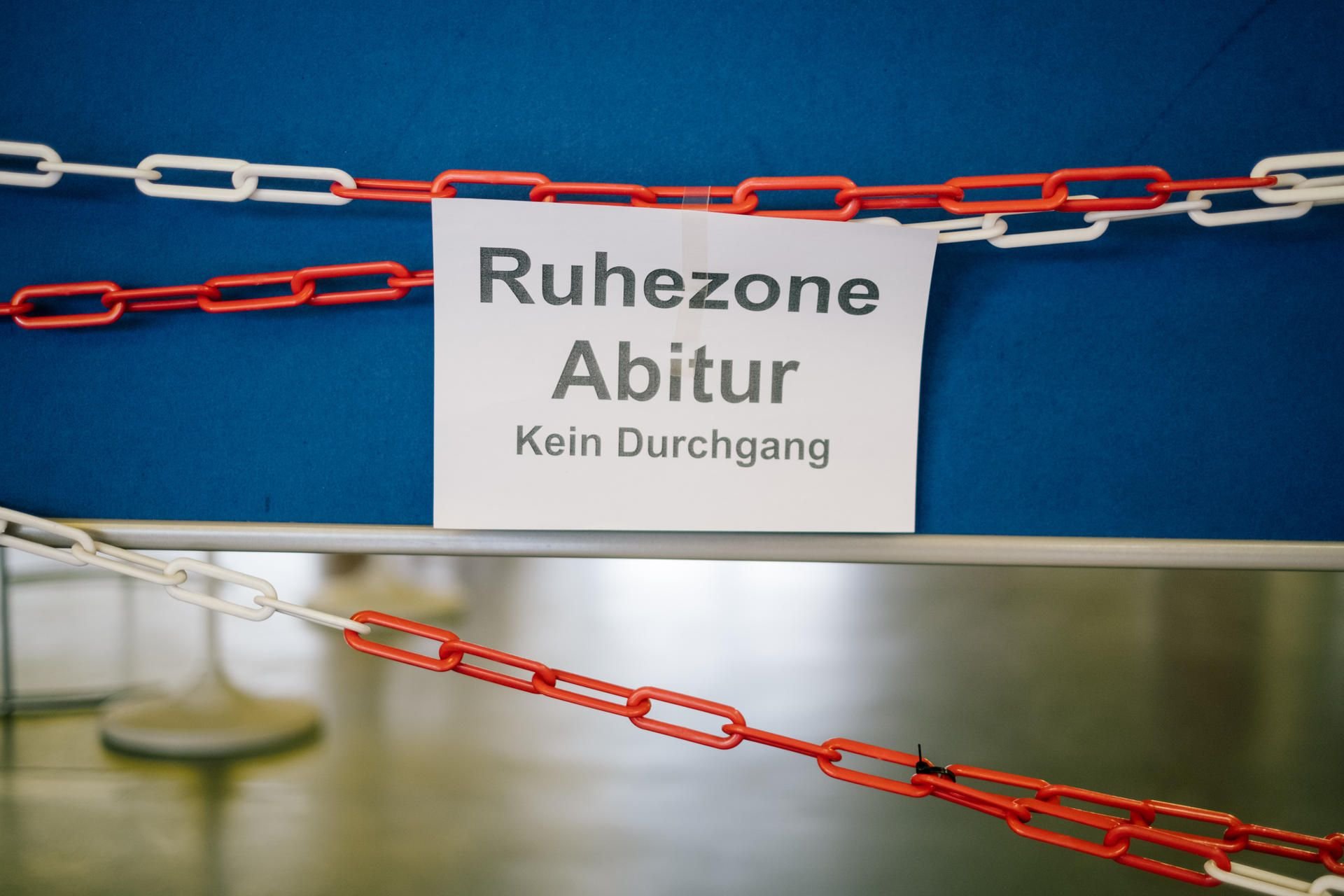 Trotz der coronabedingten Einschränkungen sollen die Abiturprüfungen geschrieben werden.