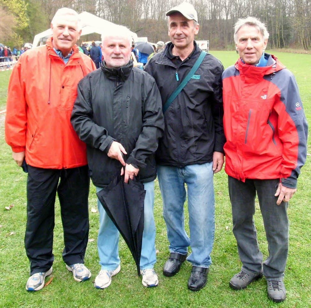 Sie verbindet der Sport: Siegfried Eichner, Rolf Ziller, Frank Wege und Helmut Schmidt (v. l.).