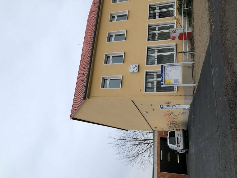 Dieses Gebäude am Braunsbedraer Bahnhof wird nun das neue Domizil der Kleiderkammer.