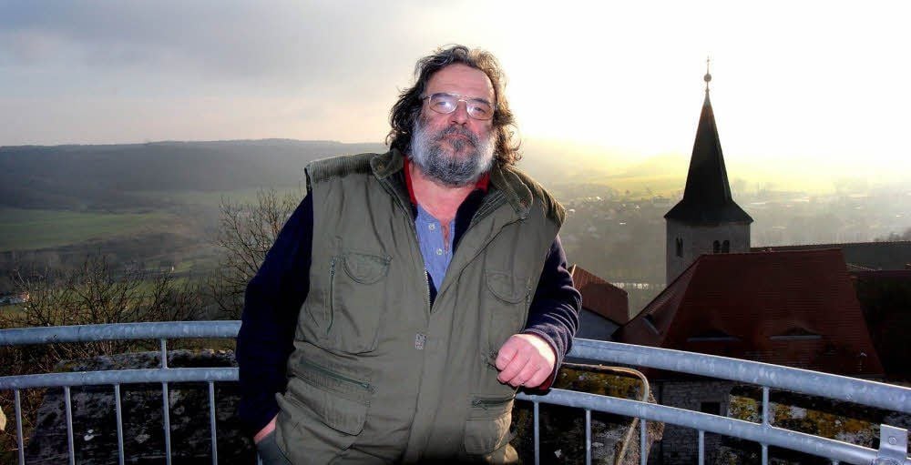Auf höchster Ebene von Zscheiplitz: Wolf-Dieter Seidel, Vorsitzender der Klosterbrüder, freut sich, dass die vom Verein über Jahre vorangetriebene Sanierung des Aussichtsturmes abgeschlossen ist.