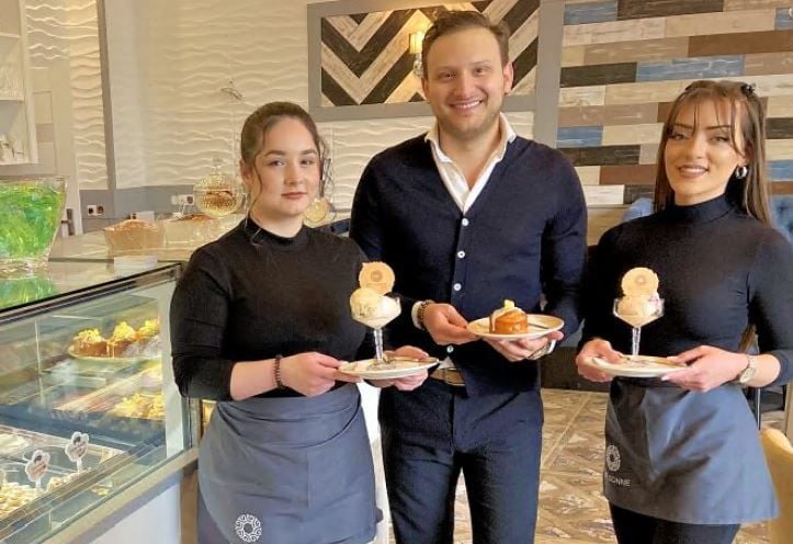 Im neuen Eiscafé des Lokals „Die Sonne“ gibt es Kuchen, Eis, Kaffeespezialitäten und auch Cocktails - zur Zeit ausschließlich to-go.