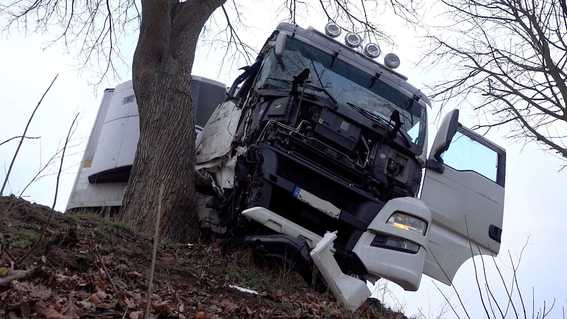 In der Altmark ist es am Sonntag zu einem Unfall mit einem Lkw gekommen.