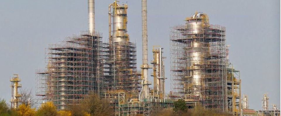 Die Raffinerie von Total in Leuna ist bereits für den Wartungsstillstand eingerüstet.