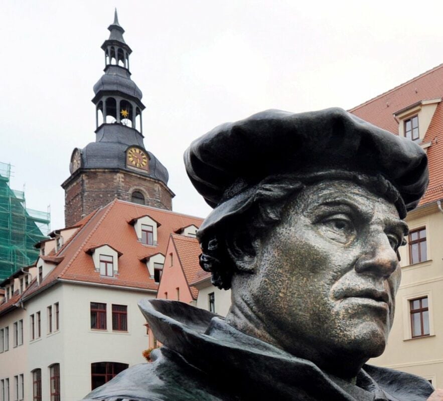 Das Lutherdenkmal stand schon 59 Jahre in Eisleben, ehe diese offiziell „Lutherstadt“ wurde.