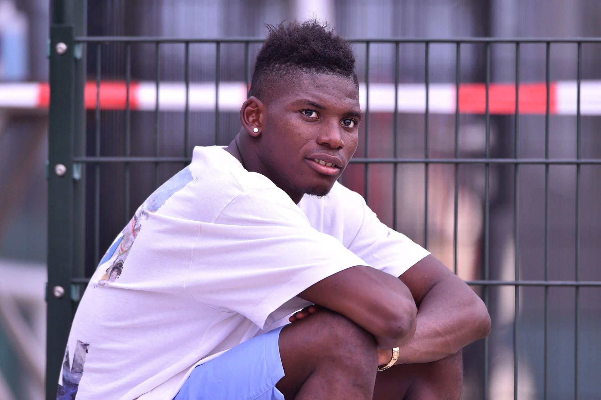Gladbachs Stümer Breel Embolo hat Ärger mit der Polizei, bestreitet aber die Vorwürfe.