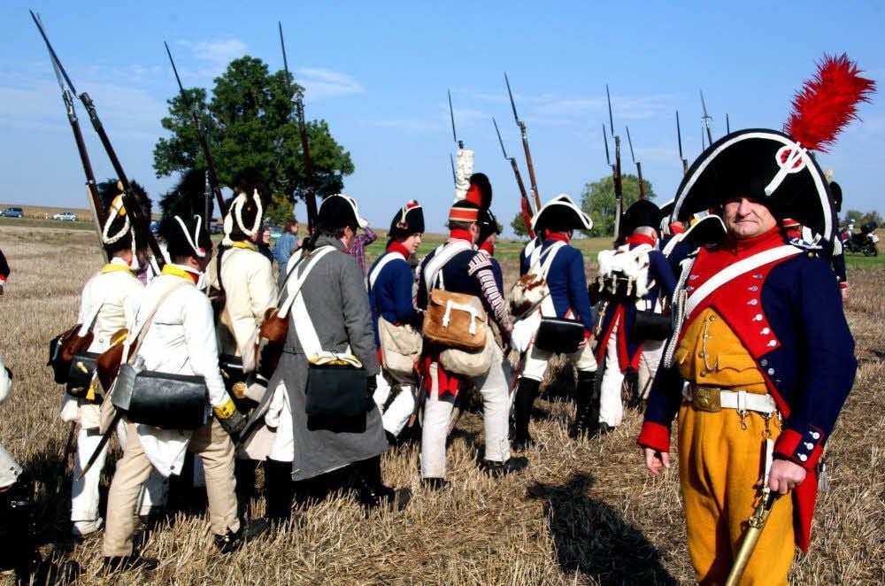 Mitglieder aus sieben Traditionsvereinen sind in die Kostüme der verschiedenen Armeen geschlüpft.