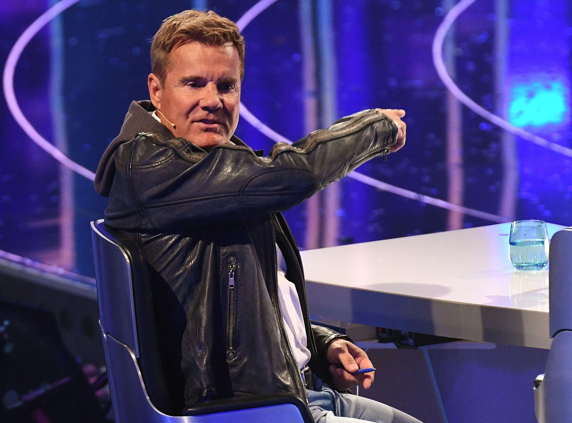 Der Ex-Juror Dieter Bohlen sitzt bei der ersten Liveshow der 15. Staffel der RTL Castingsendung "Deutschland sucht den Superstar" im Studio.