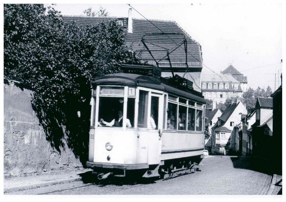 Ein Lindner-Triebwagen in den 70er-Jahren am Moritzberg.