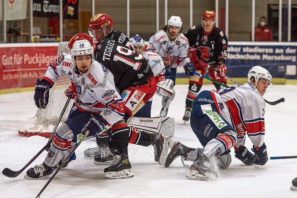 Trotz heftiger Gegen wehr kassierten die Saale Bulls am Dienstag im halleschen Eisdom eine Niederlage gegen die Hannover Indians.