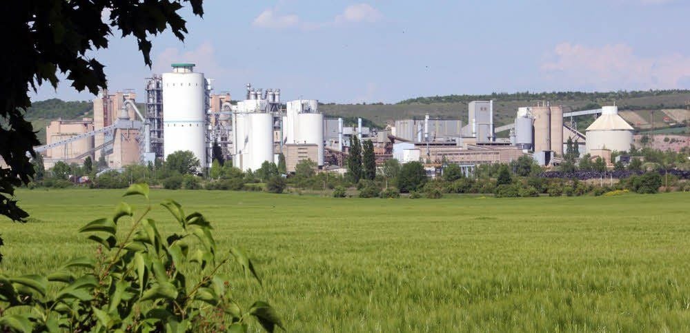 Blick auf das Karsdorfer Zementwerk