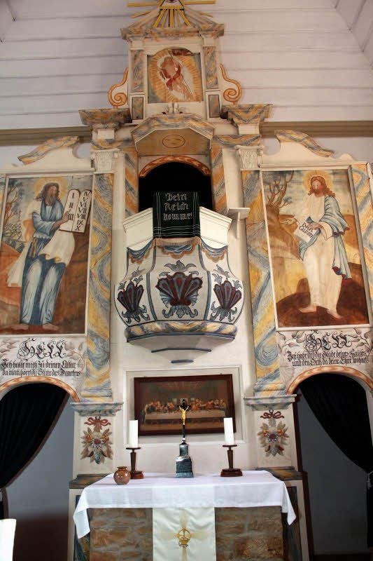Die Kirche von Kahlwinkel samt barockem Holzaltar