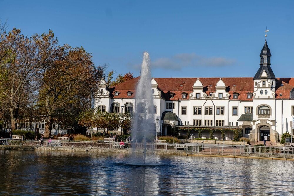 Das Kurhaus in Bad Schmiedeberg hatte vor 100 Jahren einen neuen Pächter bekommen.