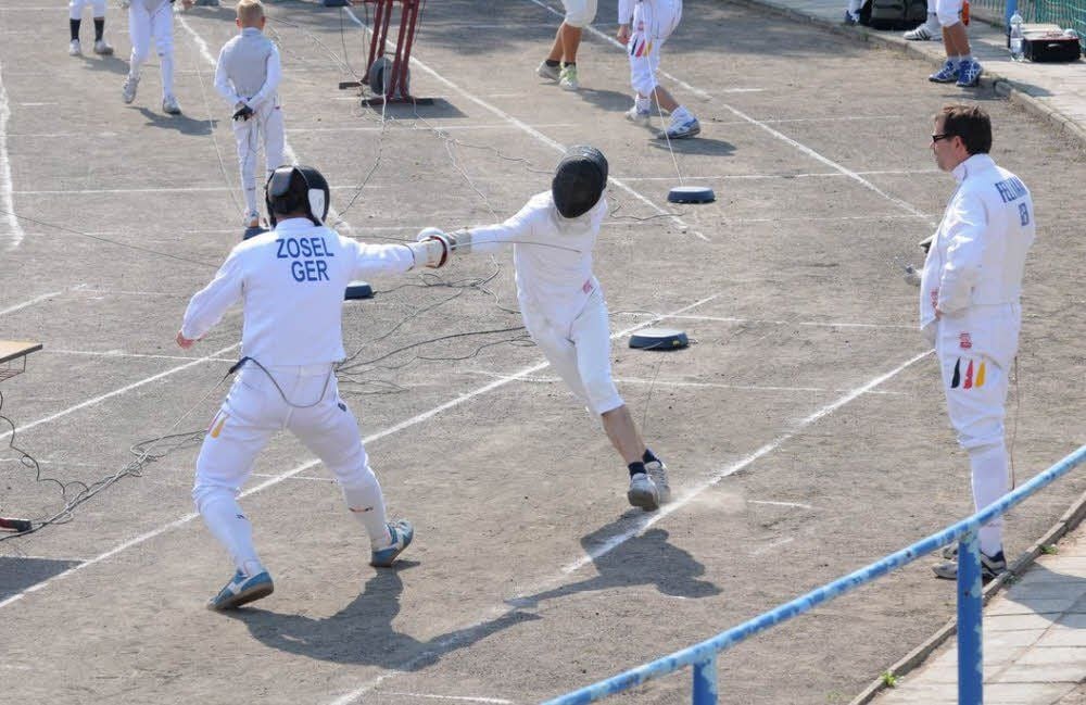 Seltenes Bild in hiesigen Gefilden: Auf der Aschenbahn des Friedrich-Ludwig-Jahn-Sportparkes wurden fleißig die Klingen gekreuzt.