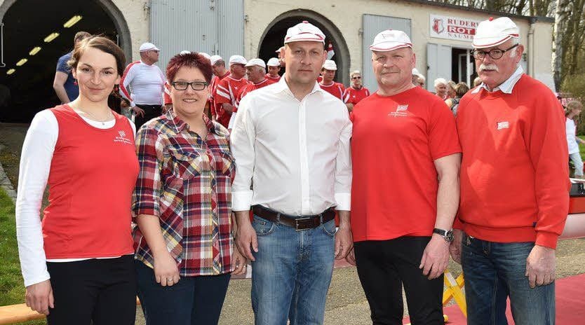 Der neue Rot-Weiß-Vorstand: Claudia Baumgart (v.l.), Ellen Reißner, Ralf Baumgart und Ralf Burghardt mit Ex-Präsident Lutz Gärlich.