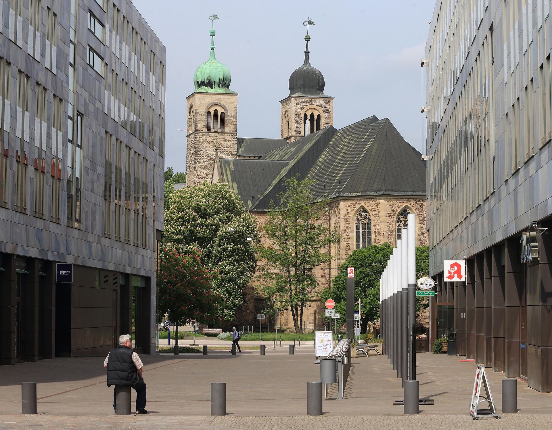 Blick auf die katholische Bischofskirche "Sankt Sebastian" in Magdeburg