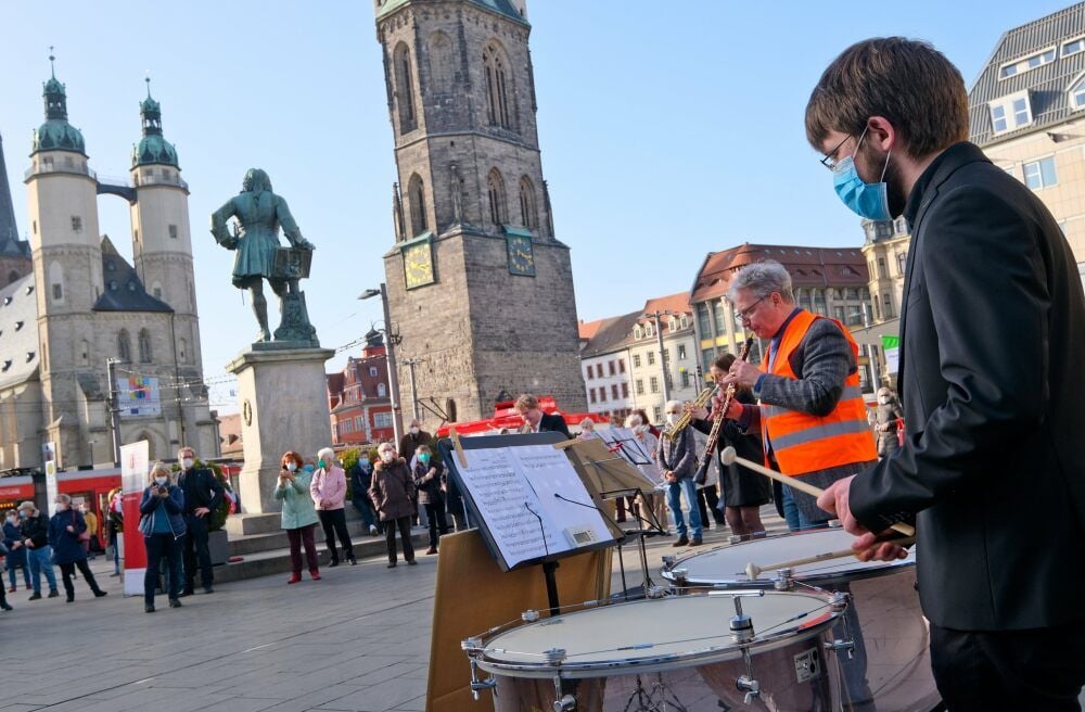Coronabedingt fand die Feierstunde zu Händels 336. Geburtstag in diesem Jahr als eine Demonstration mit klarer Botschaft zum Kulturerhalt statt.