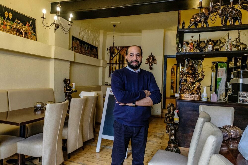 In dem indischen Restaurant „Taj Mahal“ sollen im Sommer wieder einige Feiern möglich sein, erklärt der Inhaber Satnam Singh.