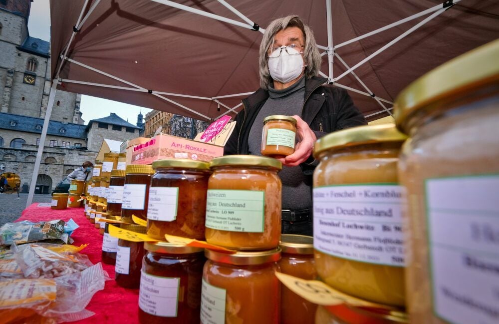 Für Hermann Floßfeder war der Bio-Abendmarkt am Donnerstag der erste Markt in diesem Jahr, auf dem er verkaufte.