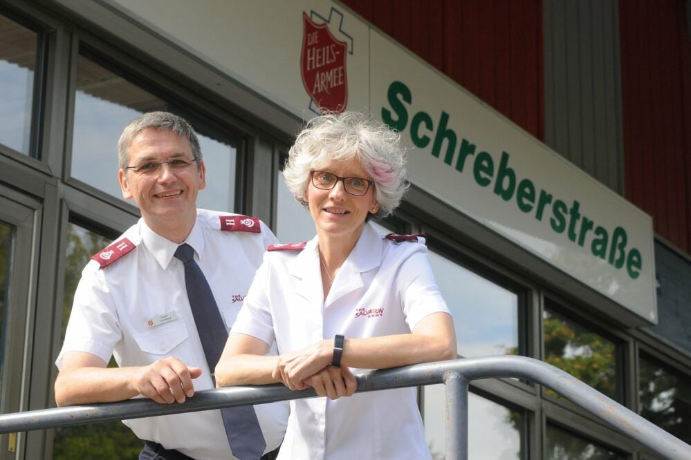 Das Ehepaar Steffi und Frank Honsberg leitet das Korps der Heilsarmee Naumburg, das in der Schreberstraße angesiedelt ist. Am 14. Februar wird es ein Jubiläum feiern können: Das Korps besteht seit 120 Jahren.