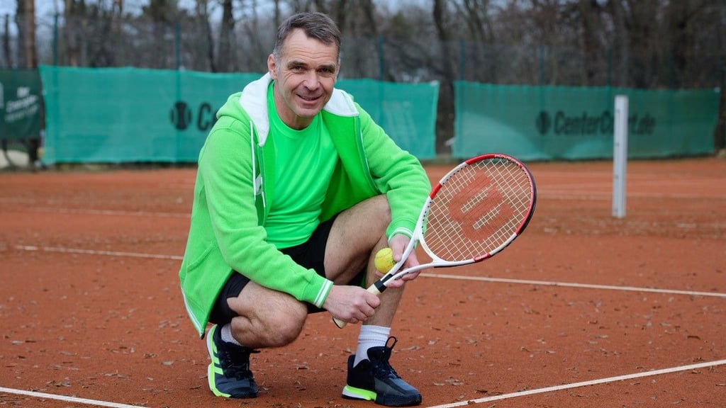 Bernd Bösel, der gelernte Boxer, spielt seit fünf Jahren auch Tennis: inzwischen für die&nbsp; Ü-40-Vertretung des Naumburger TC.