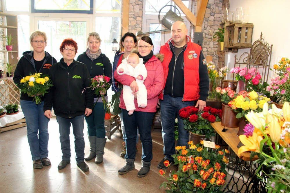 Familienteam mit Nachwuchs (v.l.): Silke Krunig, Helga Peters, Anja Lutz, Nicole und Stefanie Krunig mit Paula und Axel Krunig.