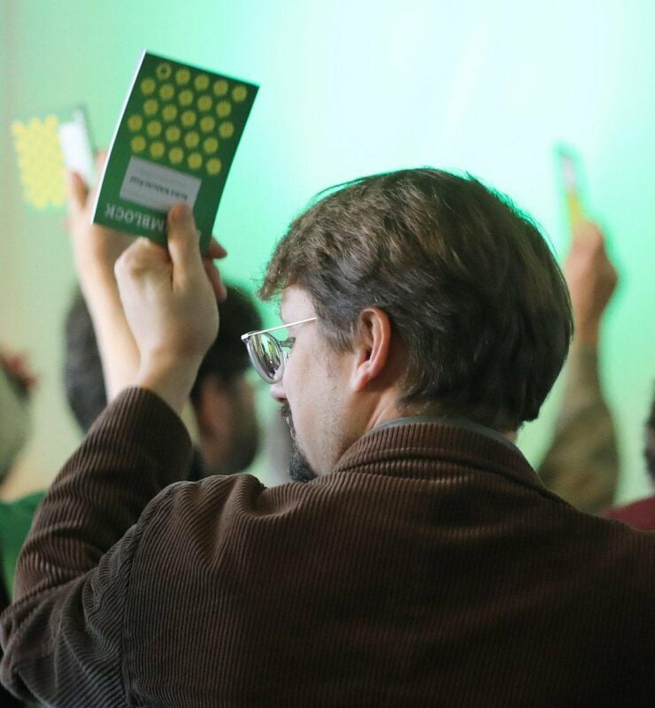Aufgrund der neuen Corona-Verordnung müssen CDU und Linke auf ihre geplanten Parteitage verzichten.