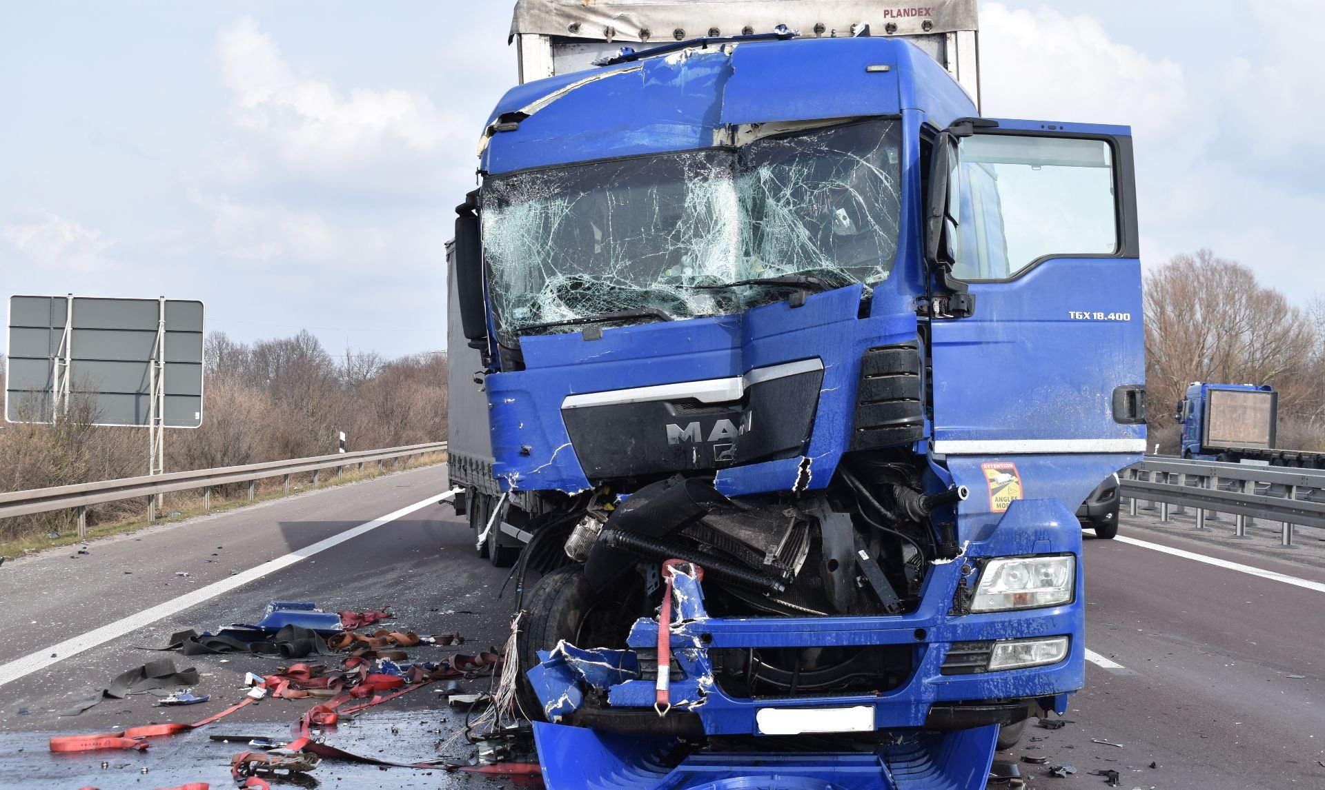 Am Mittwoch ist der Fahrer eines Lkw bei einem Unfall auf der A2 schwer verletzt worden.