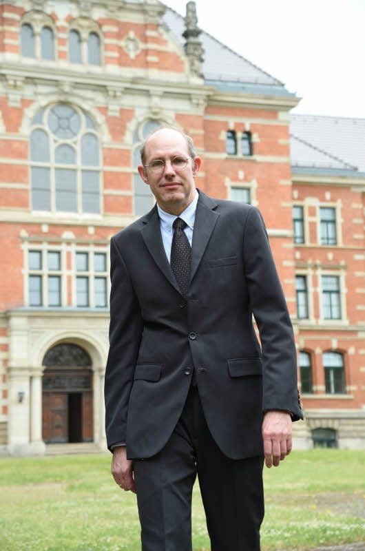 Oberregierungsrat Dirk Martschin steht als Referatsleiter dem Sprachenzentrum Ost in Naumburg vor. Der 50-Jährige stammt aus Gießen.