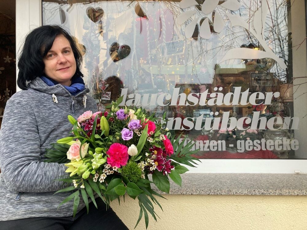 Bei Susann Frauendorf vom Lauchstädter Blumenstübchen kann man für den Valentinstag Blumen per Telefon bestellen.