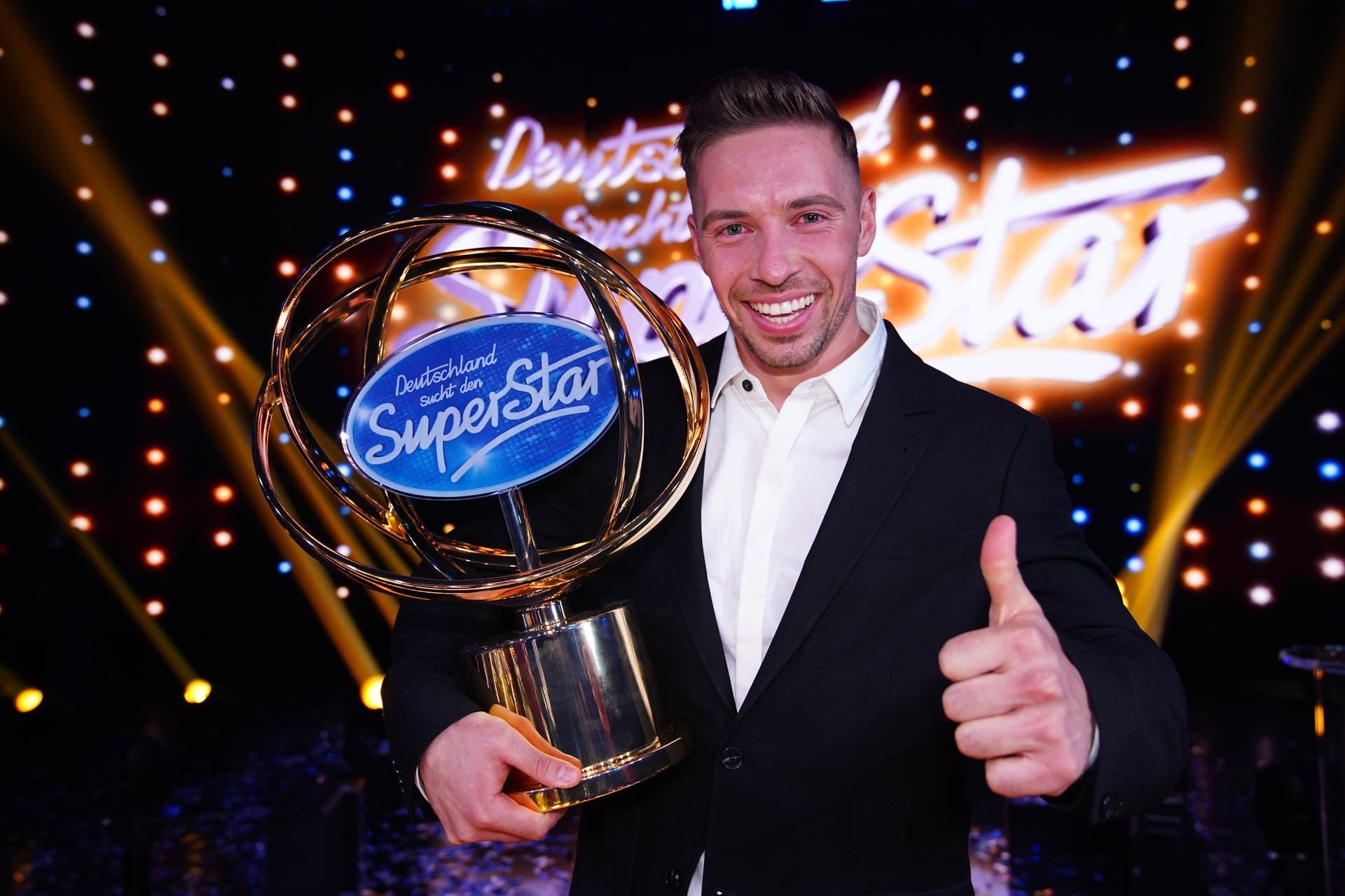 Der in Merseburg geborene Ramon Roselly ist der nette Typ von nebenan: Mit dem Sieg bei „Deutschland sucht den Superstar“ im Rücken wurde er zum erfolgreichsten Interpreten des vergangenen Jahres.