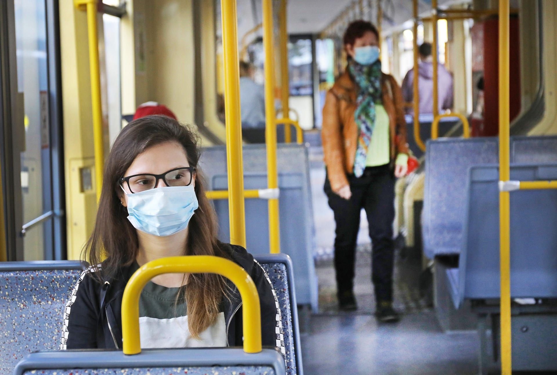 Kommt nach dem Masken- bald auch ein Schweigegebot in Bus und Bahn?