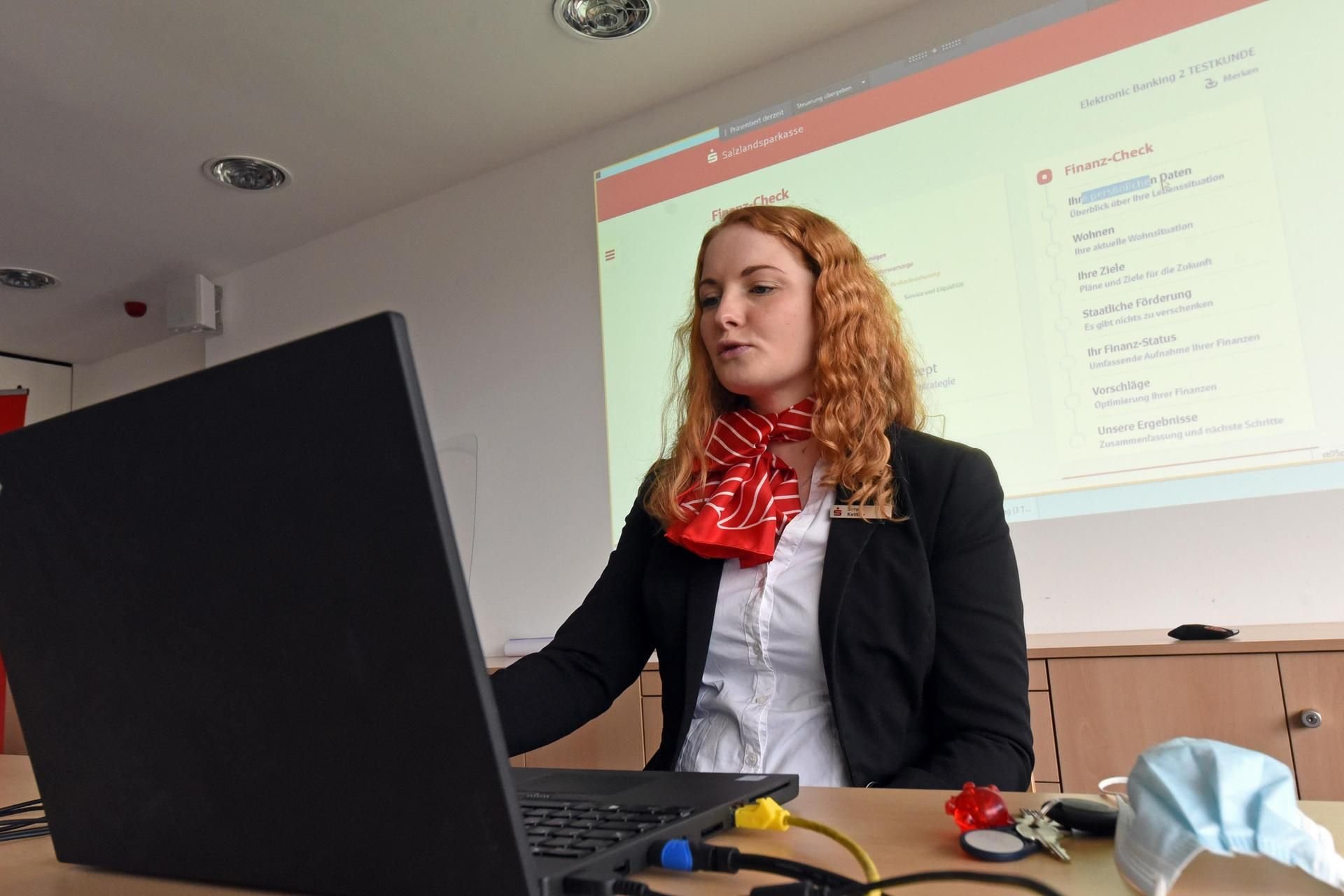 Laptop statt Beratungsraum: Sarah Kettler ist ein Gesicht der digitalen Geschäftsstelle.