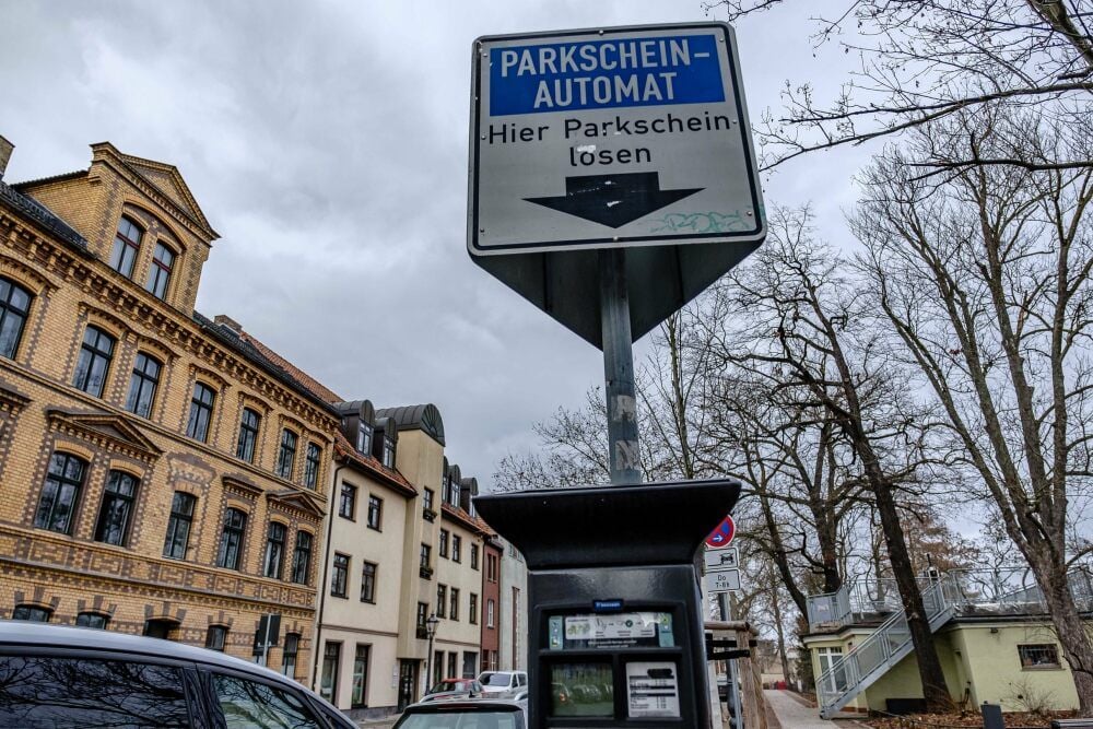 Bewirtschaftete Parkplätze in der Mauerstraße. Pro halber Stunde sind 50 Cent fällig.