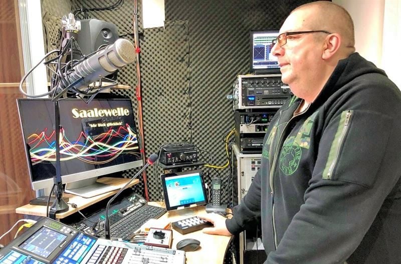 Veranstaltungstechniker Jens Hentschel hat das Internetradio Saalewelle gegründet.