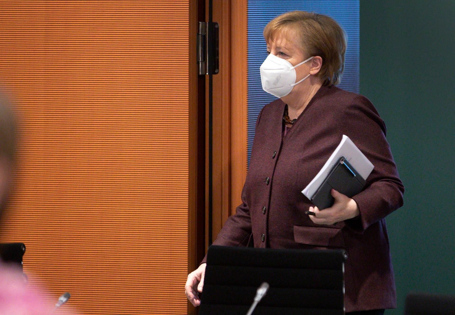 Angela Merkel (CDU) kommt am Mittwoch zu einer wöchentlichen Kabinettssitzung im Kanzleramt an.